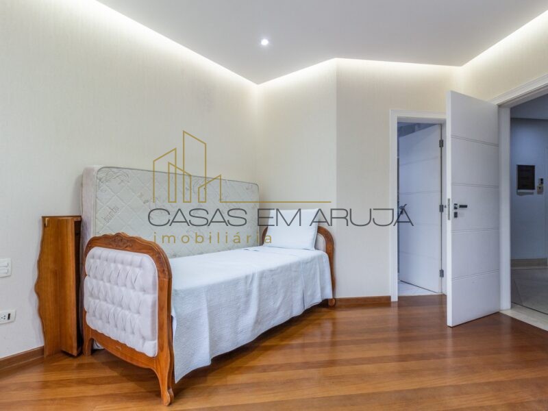 Casas à Venda no Condomínio Arujá 5 - 3 Suítes e Elevador - CEA-00041