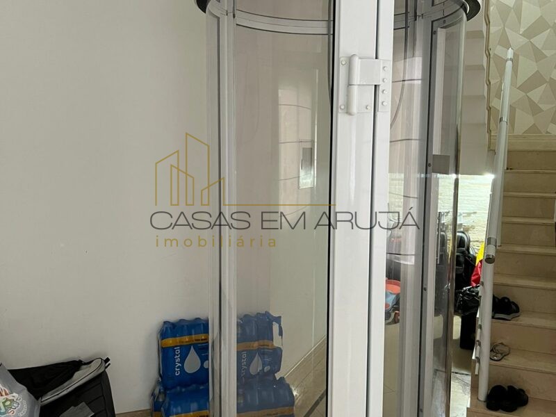 Casas à Venda no Condomínio Arujá 5 - 3 Suítes e Elevador - CEA-00041