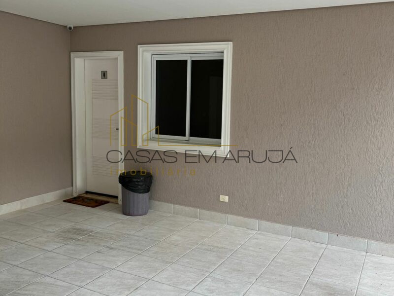 Casas à Venda no Condomínio Arujá 5 - 3 Suítes e Elevador - CEA-00041