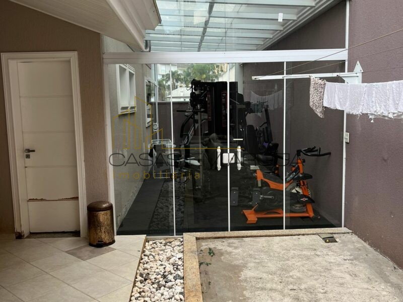 Casas à Venda no Condomínio Arujá 5 - 3 Suítes e Elevador - CEA-00041