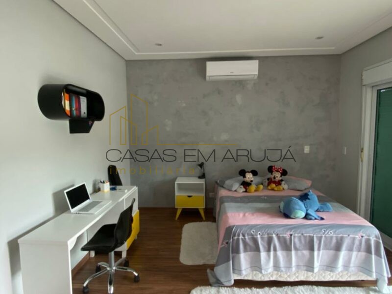 Casa à venda no Condomínio Áruja 5 - 4 Dormitórios - CEA-00038