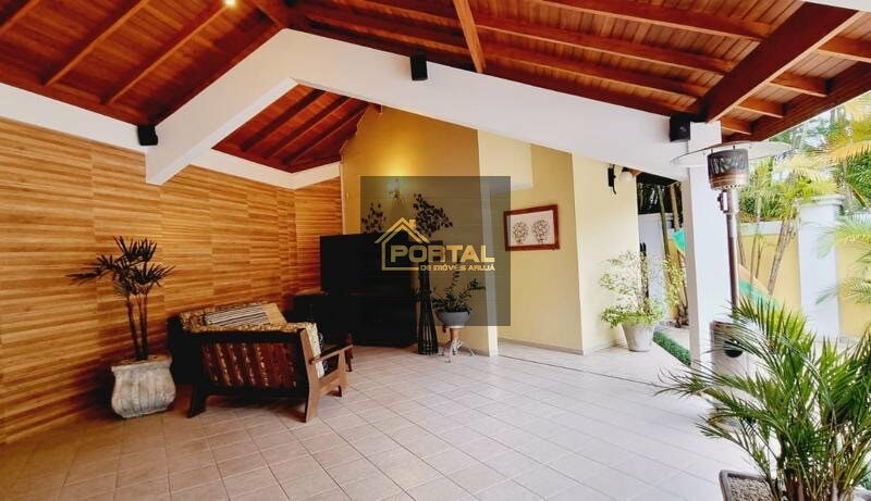 Casa no Jardim Planalto em Arujá - 4 suítes - CEA-00002