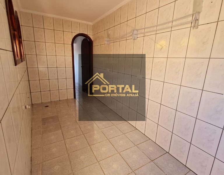 Casa a Venda no Condomínio em Arujazinho IV - 3 Dormitórios - CEA-00036V