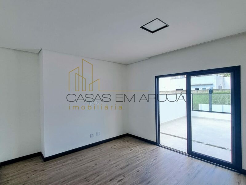 Casa a Venda no Condominio Verdes Lagos - 5 Suítes - CEA - 00073