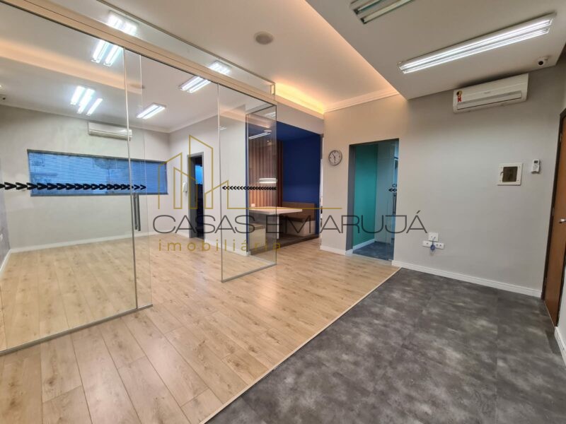 Sala Comercial para Locação na Vila Florida, em Arujá - 70 m² - CEA-00084