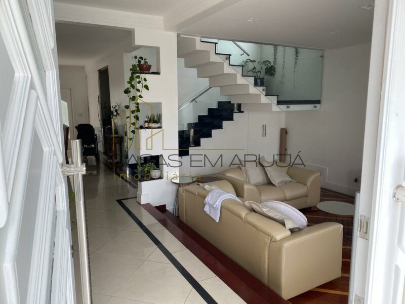 Casa a Venda no Condomínio Arujá 5 - 5 Suites - CEA-00097