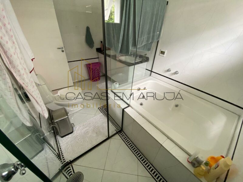 Casa a Venda no Condomínio Arujá 5 - 5 Suites - CEA-00097