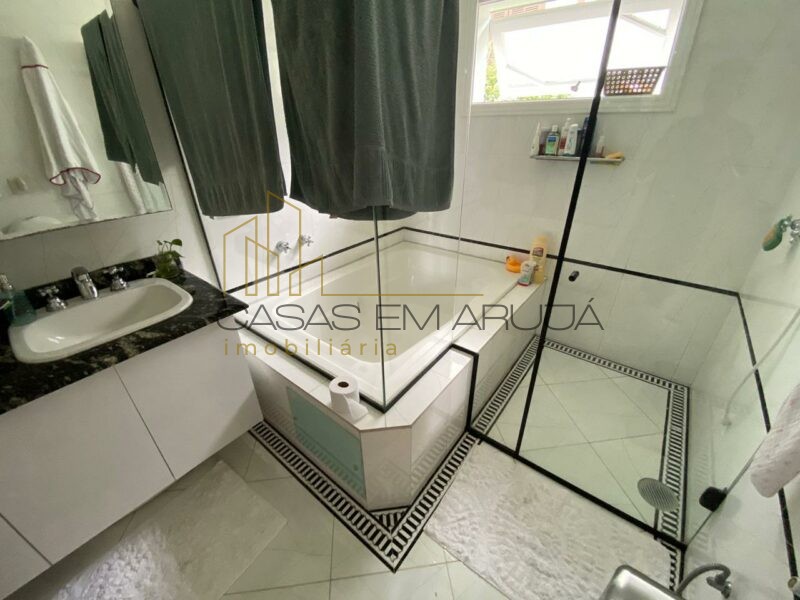 Casa a Venda no Condomínio Arujá 5 - 5 Suites - CEA-00097