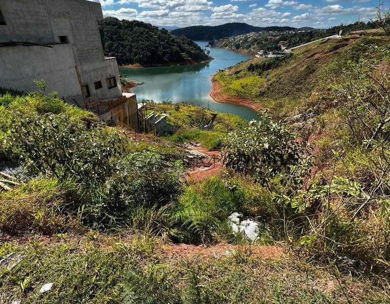 Terreno a Venda no Condomínio Águas de Igaratá - 1700 m²- CEA-00091