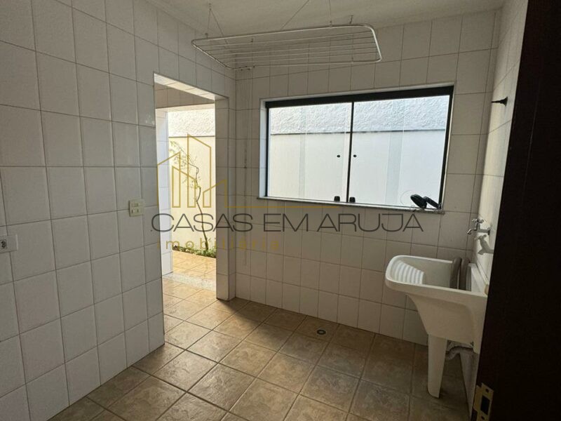 Casa para Locação no Condomínio Arujá 5 - 4 Dormitórios - KAR-00113