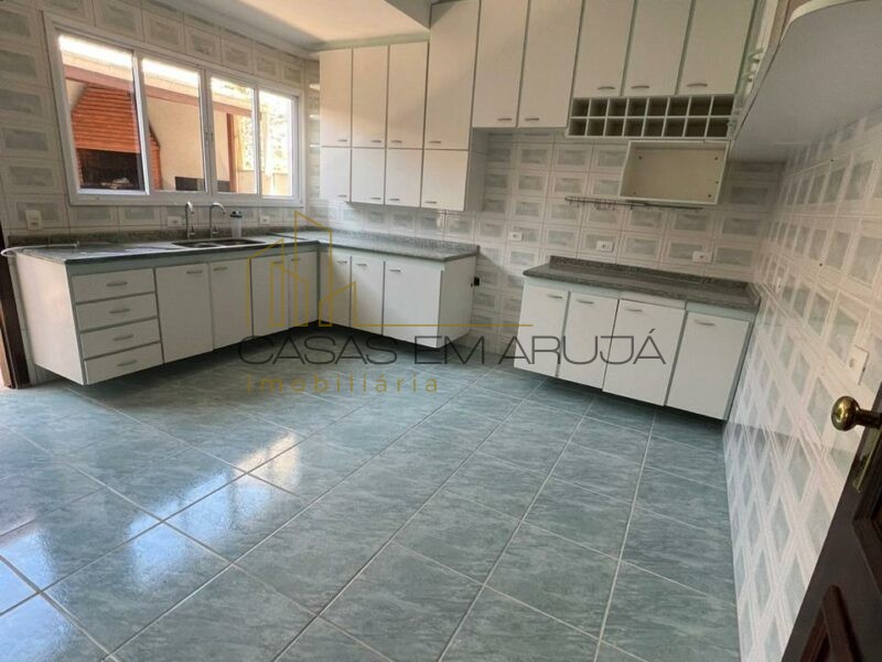 Casa para Locação no Condomínio Arujá 5 - 3 Suites - KAR-00114