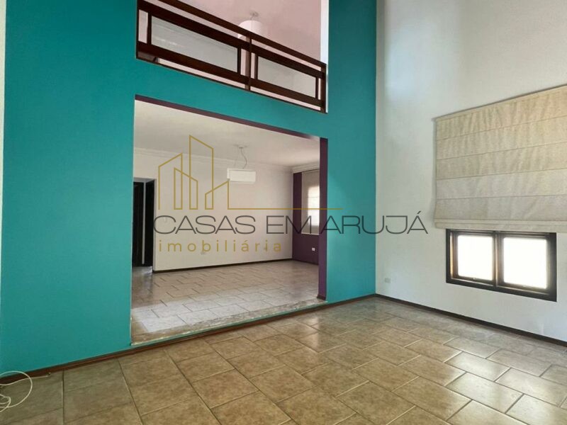 Casa para Locação no Condomínio Arujá 5 - 3 Suites - KAR-00114