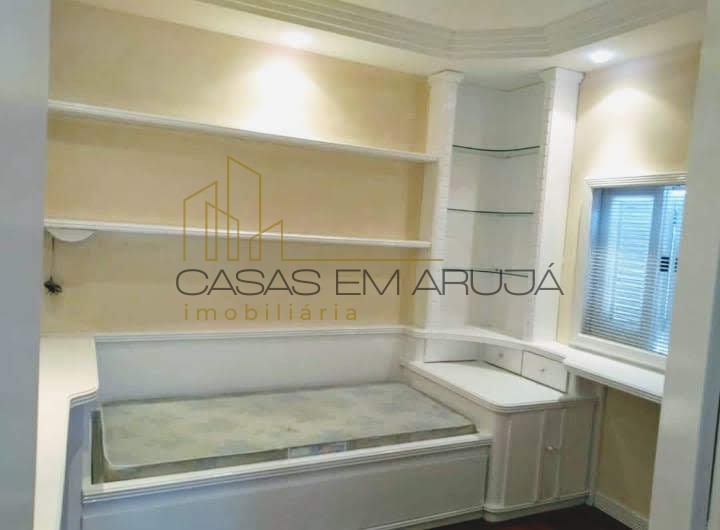 Casa a Venda no Condomínio Arujá 5 - 3 Dormitórios - CEA-00118