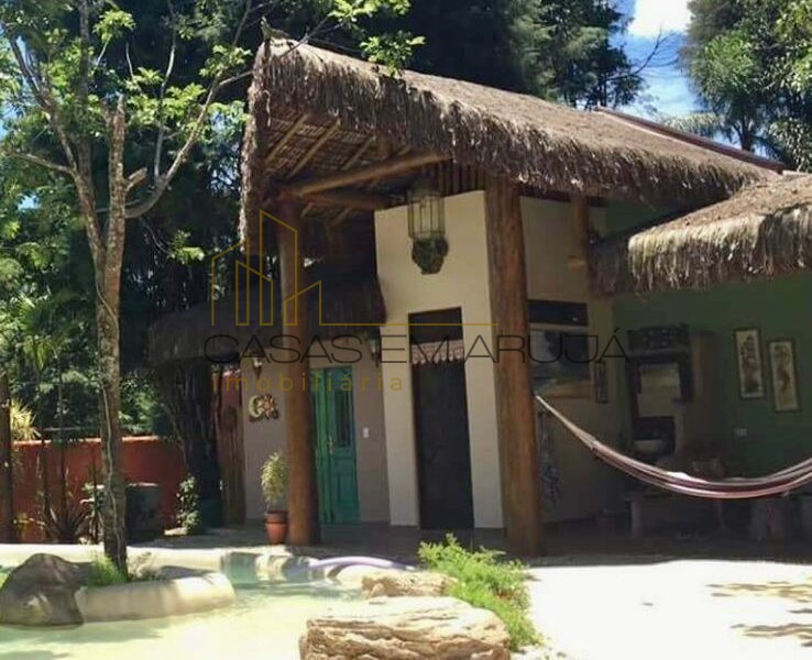 Casa a Venda no Condomínio Arujazinho III - 4 Suítes - CEA-00107