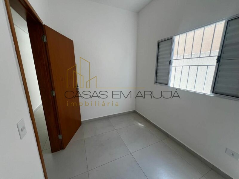 Casa a Venda em Nova Arujá - 3 Dormitórios - CEA-00102