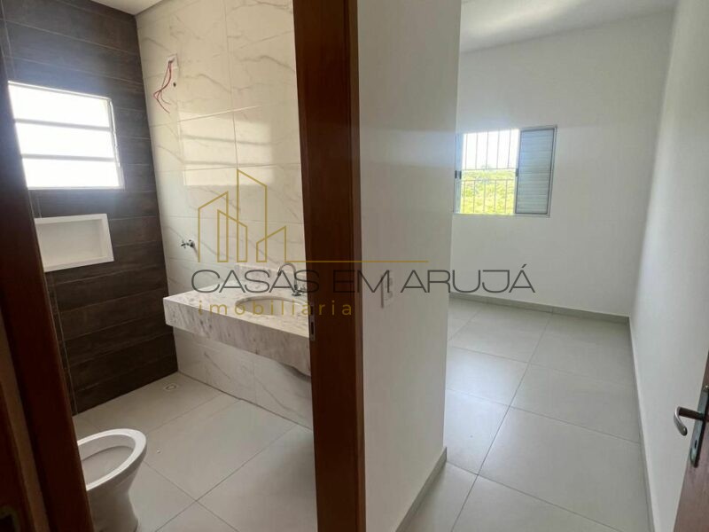 Casa a Venda em Nova Arujá - 3 Dormitórios - CEA-00102