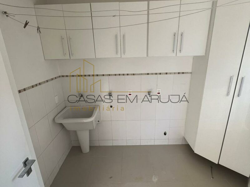 Casa a Venda e Locação no Condomínio Aruja 5 - 3 Suites - CEA-00152