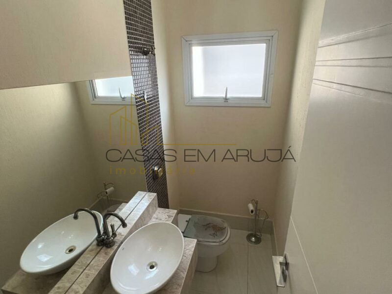 Casa a Venda e Locação no Condomínio Aruja 5 - 3 Suites - CEA-00152