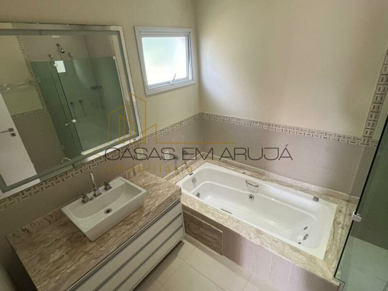 Casa a Venda e Locação no Condomínio Aruja 5 - 3 Suites - CEA-00152