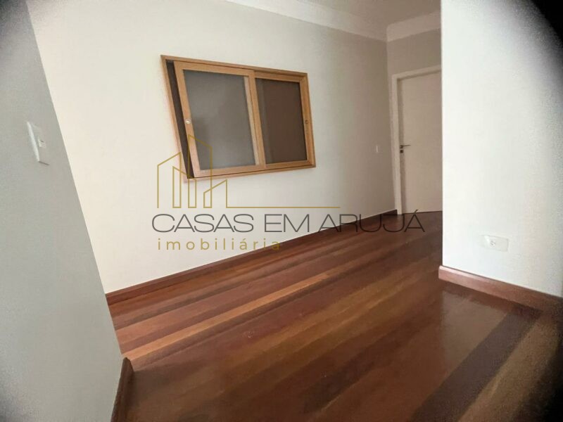 Casa a Venda e Locação no Condomínio Aruja 5 - 3 Suites - CEA-00152