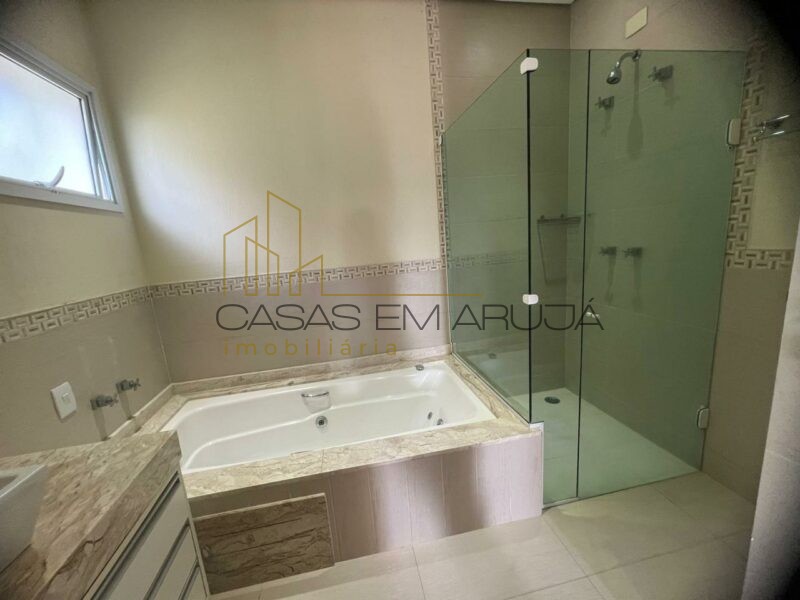 Casa a Venda e Locação no Condomínio Aruja 5 - 3 Suites - CEA-00152