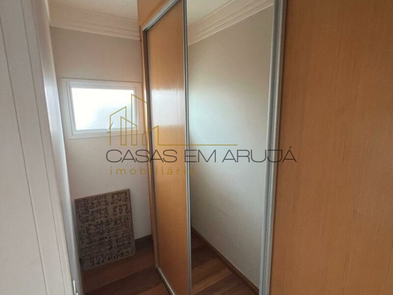 Casa a Venda e Locação no Condomínio Aruja 5 - 3 Suites - CEA-00152