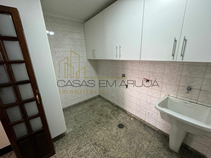 Casa a Venda no Condomínio Arujá 5 - 3 Dormitórios - CEA-00144