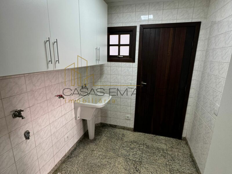 Casa a Venda no Condomínio Arujá 5 - 3 Dormitórios - CEA-00144