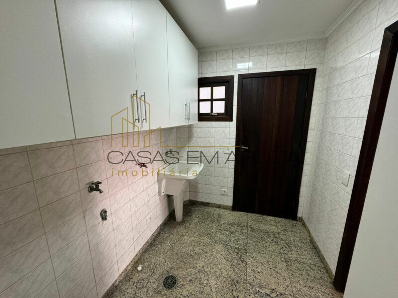 Casa a Venda no Condomínio Arujá 5 - 3 Dormitórios - CEA-00144