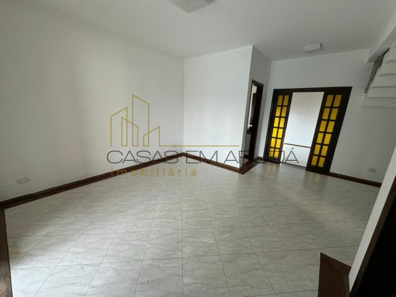 Casa a Venda no Condomínio Arujá 5 - 3 Dormitórios - CEA-00144