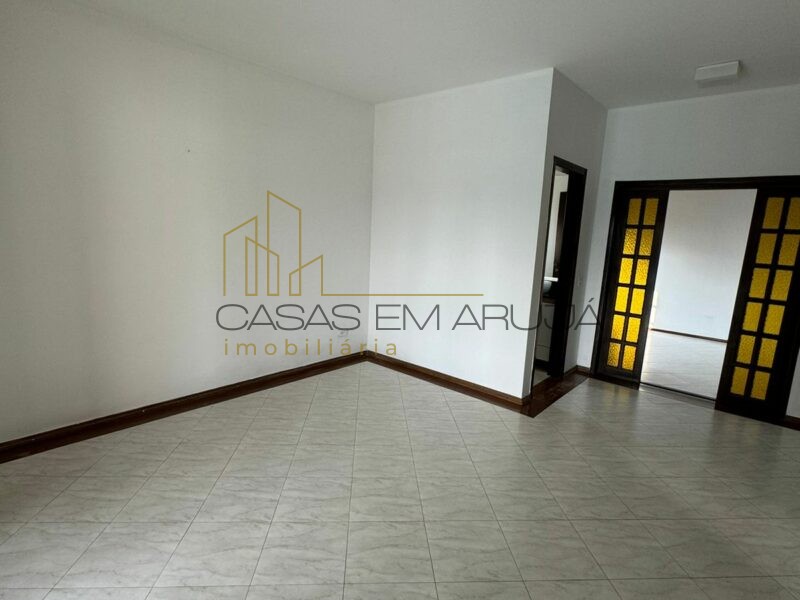 Casa a Venda no Condomínio Arujá 5 - 3 Dormitórios - CEA-00144