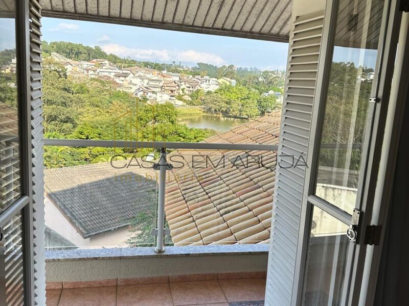 Casa a Venda no Condomínio Arujá 5 - 4 Suítes - CEA 00157