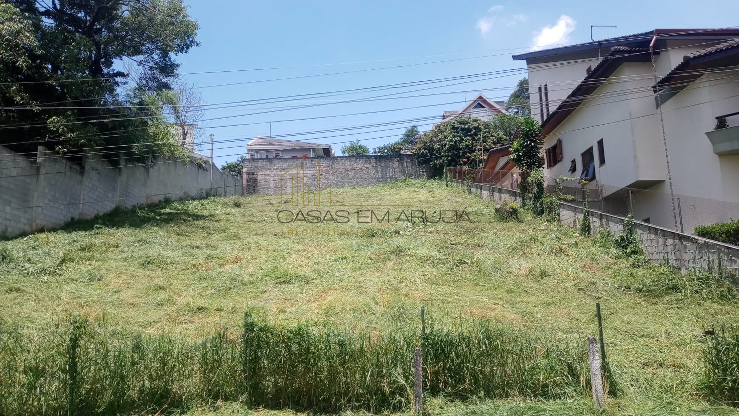 Terreno a Venda no Condomínio Arujazinho