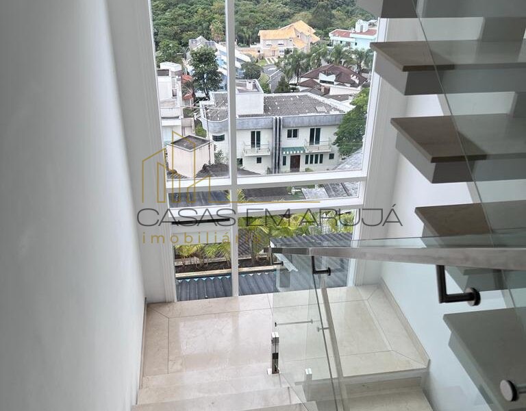 Casa a Venda no Condominio Arujá 5 - 4 Suítes - CEA 00187