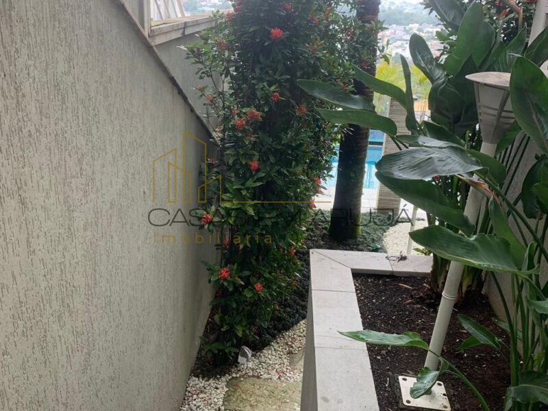 Casa a Venda no Condominio Arujá 5 - 4 Suítes - CEA 00187